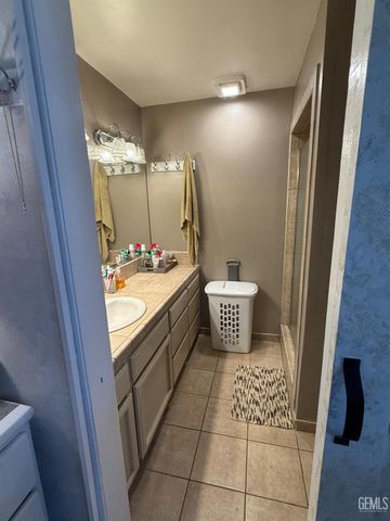 2404 Belvedere Ave, Bakersfield, CA 93304