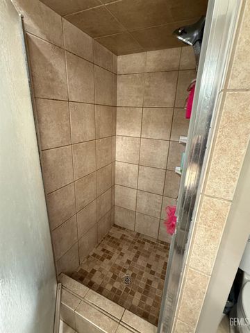 2404 Belvedere Ave, Bakersfield, CA 93304