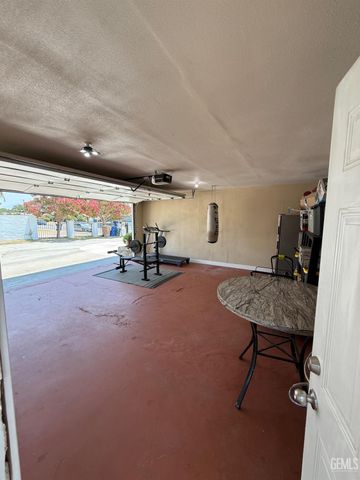 2404 Belvedere Ave, Bakersfield, CA 93304