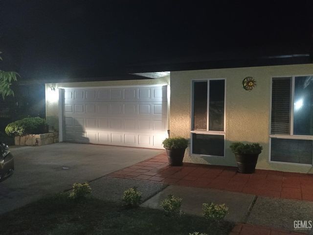 2404 Belvedere Ave, Bakersfield, CA 93304