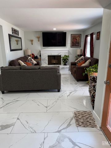 2404 Belvedere Ave, Bakersfield, CA 93304