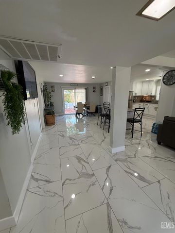 2404 Belvedere Ave, Bakersfield, CA 93304