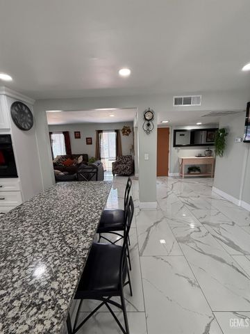 2404 Belvedere Ave, Bakersfield, CA 93304