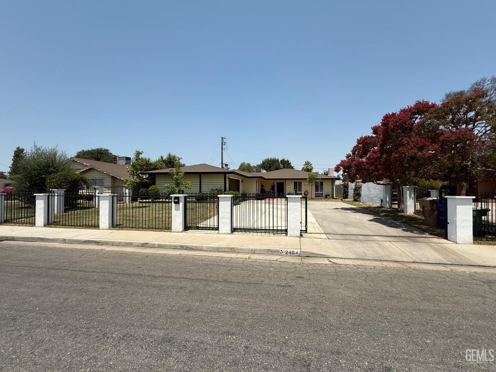 2404 Belvedere Ave, Bakersfield, CA 93304