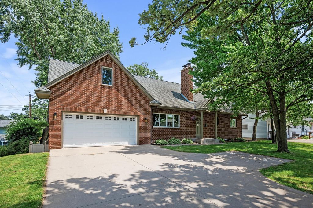 6301 France Avenue S, Edina, MN 55410