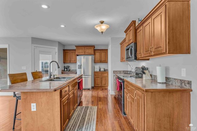 6125 Brookes Way, Manhattan, KS 66502