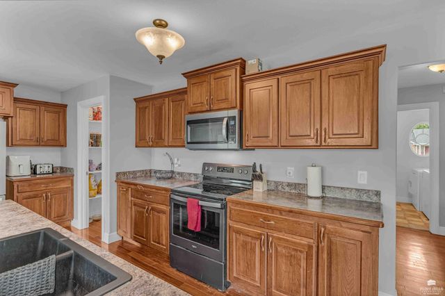 6125 Brookes Way, Manhattan, KS 66502