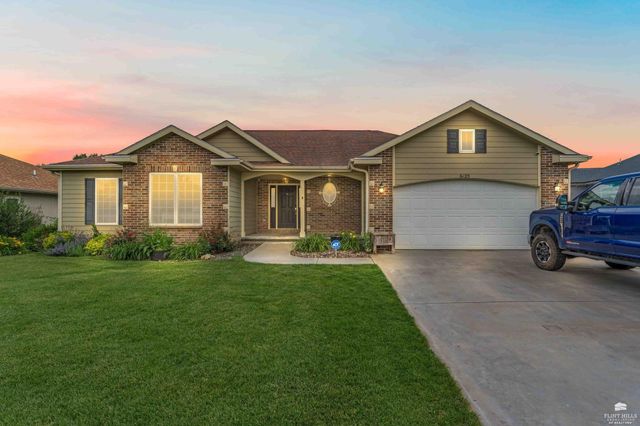6125 Brookes Way, Manhattan, KS 66502