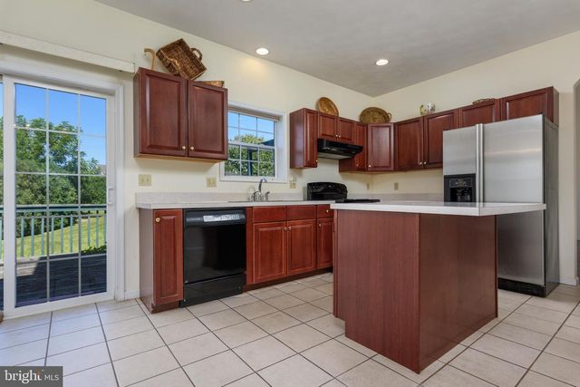 322 FOX KNOLL CT, Hanover, PA 17331