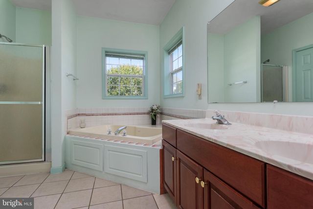 322 FOX KNOLL CT, Hanover, PA 17331