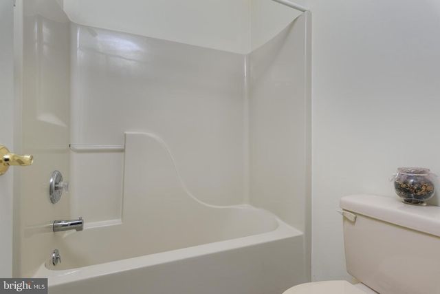 322 FOX KNOLL CT, Hanover, PA 17331