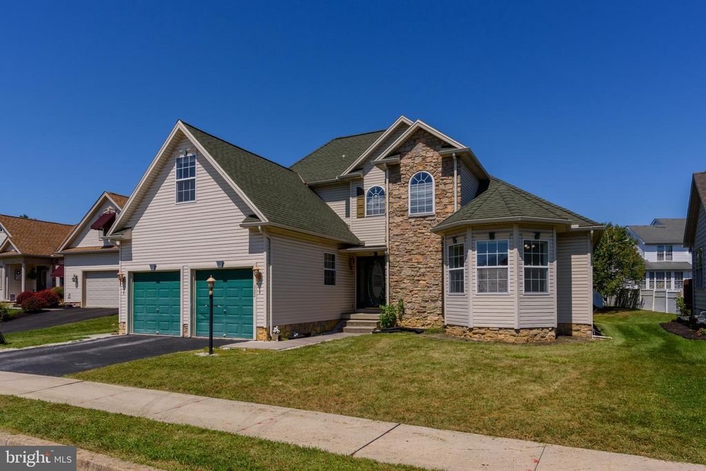 322 FOX KNOLL CT, Hanover, PA 17331