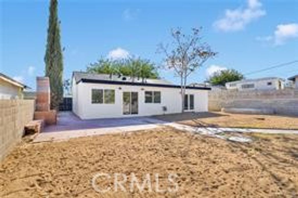 Image 3 of property listing at 16774 Joshua, Victorville, CA 92395