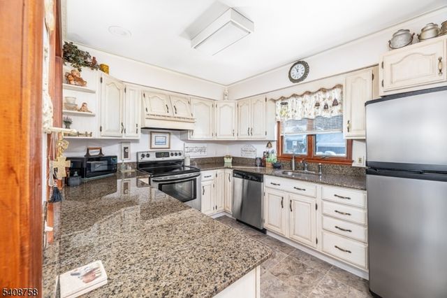 18 Sagamore Trl, Sparta Twp., NJ 07871