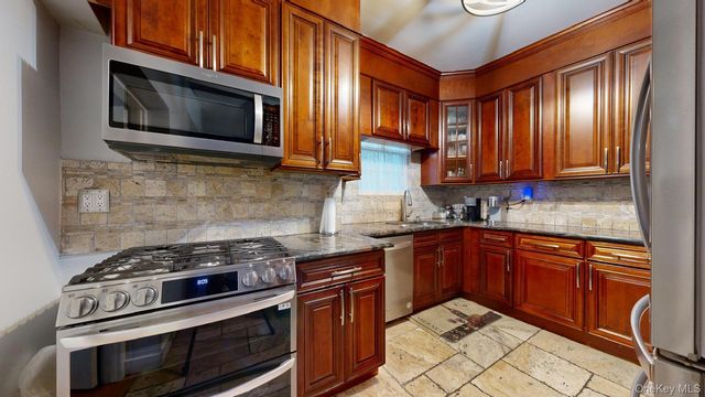 54 Villa Avenue, Yonkers, NY 10704