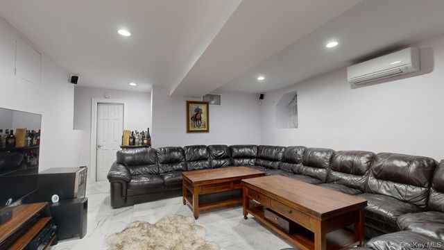 54 Villa Avenue, Yonkers, NY 10704