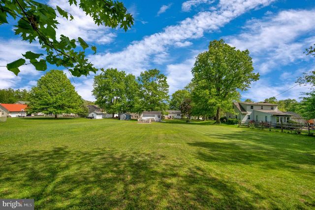 185 EYRE AVE, Sellersville, PA 18960