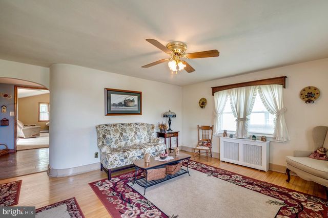 185 EYRE AVE, Sellersville, PA 18960