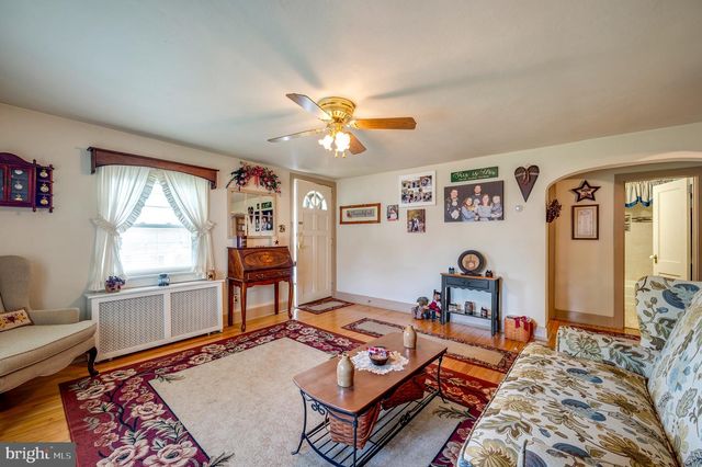 185 EYRE AVE, Sellersville, PA 18960