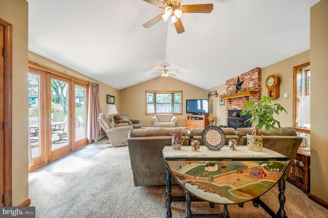 185 EYRE AVE, Sellersville, PA 18960