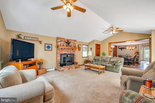 185 EYRE AVE, Sellersville, PA 18960