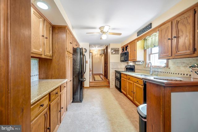 185 EYRE AVE, Sellersville, PA 18960