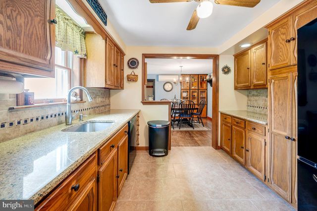 185 EYRE AVE, Sellersville, PA 18960