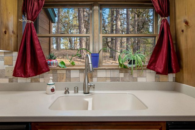 13036 Capitol Dr, Grass Valley, CA 95945