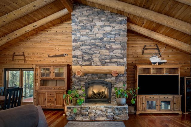 13036 Capitol Dr, Grass Valley, CA 95945