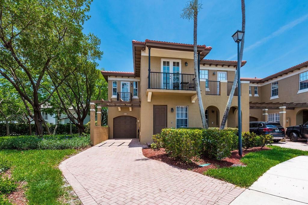6911 Julia Gardens Drive, Coconut Creek, FL 33073