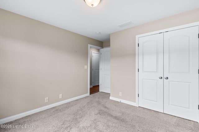 6705 Eagle Wood Dr, Louisville, KY 40272