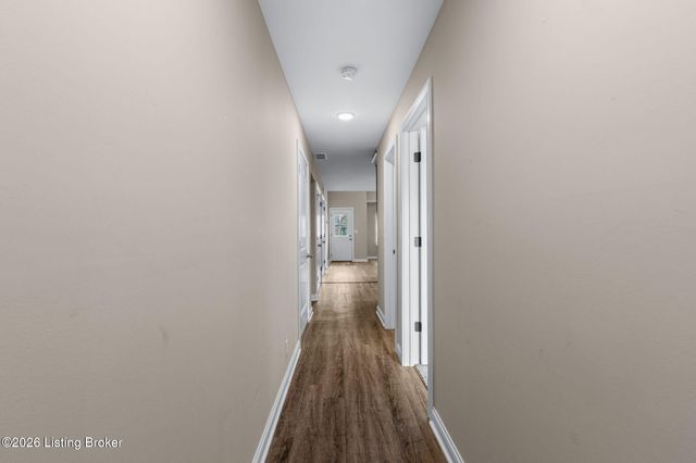 6705 Eagle Wood Dr, Louisville, KY 40272