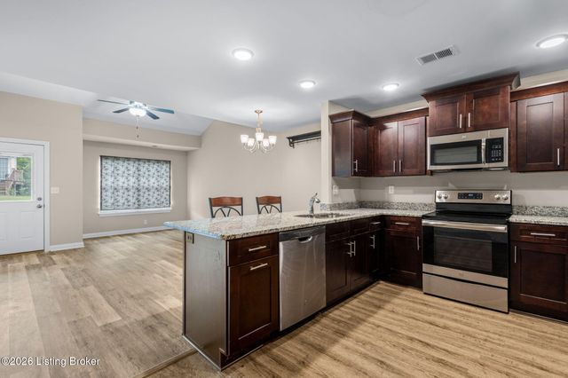 6705 Eagle Wood Dr, Louisville, KY 40272