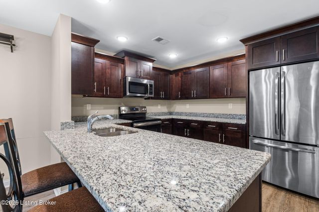 6705 Eagle Wood Dr, Louisville, KY 40272
