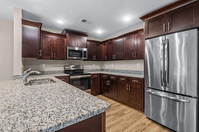 6705 Eagle Wood Dr, Louisville, KY 40272