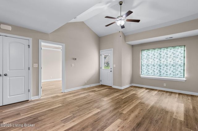 6705 Eagle Wood Dr, Louisville, KY 40272