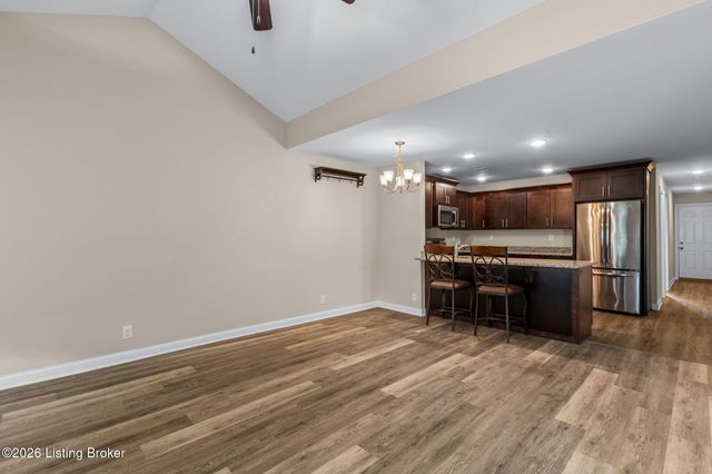 6705 Eagle Wood Dr, Louisville, KY 40272