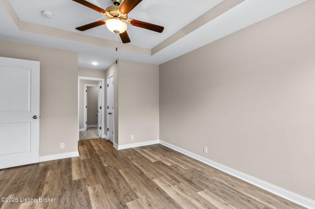 6705 Eagle Wood Dr, Louisville, KY 40272
