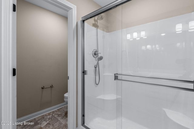 6705 Eagle Wood Dr, Louisville, KY 40272