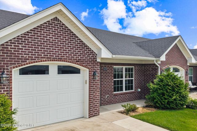 6705 Eagle Wood Dr, Louisville, KY 40272