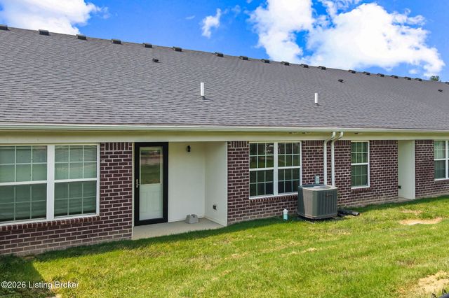 6705 Eagle Wood Dr, Louisville, KY 40272