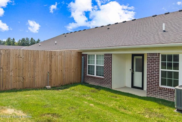 6705 Eagle Wood Dr, Louisville, KY 40272