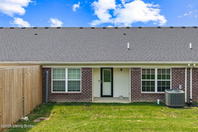 6705 Eagle Wood Dr, Louisville, KY 40272