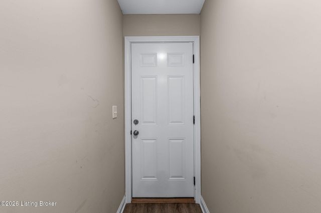 6705 Eagle Wood Dr, Louisville, KY 40272