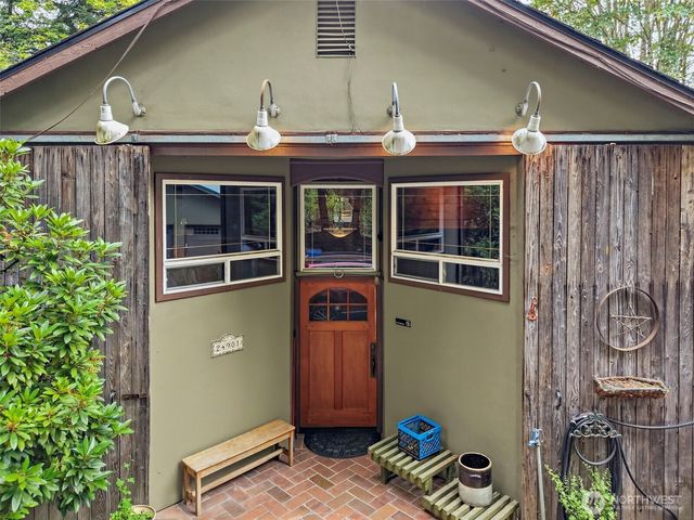 24901 Roberts Drive, Black Diamond, WA 98010