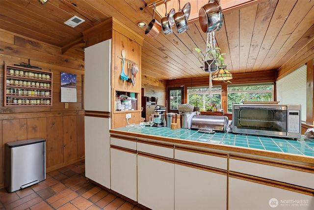 24901 Roberts Drive, Black Diamond, WA 98010