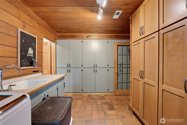 24901 Roberts Drive, Black Diamond, WA 98010