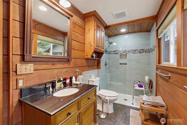 24901 Roberts Drive, Black Diamond, WA 98010