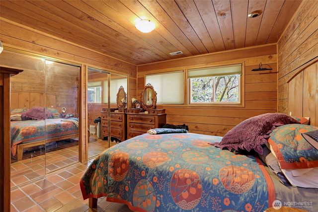 24901 Roberts Drive, Black Diamond, WA 98010