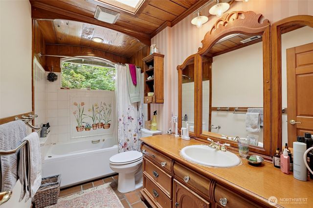24901 Roberts Drive, Black Diamond, WA 98010